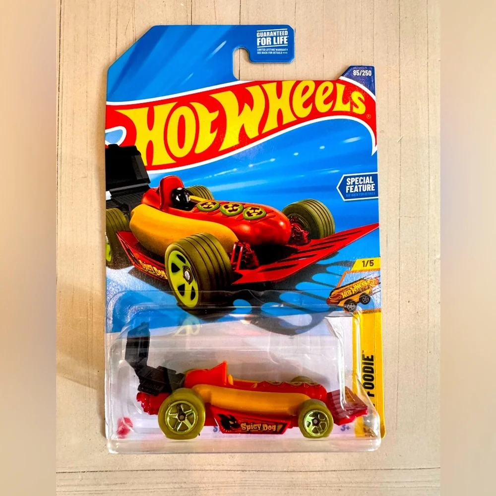 Hot Wheels Street Wiener “Spicy Dog” 85/250 – 2025 Fast Foodie 1/5